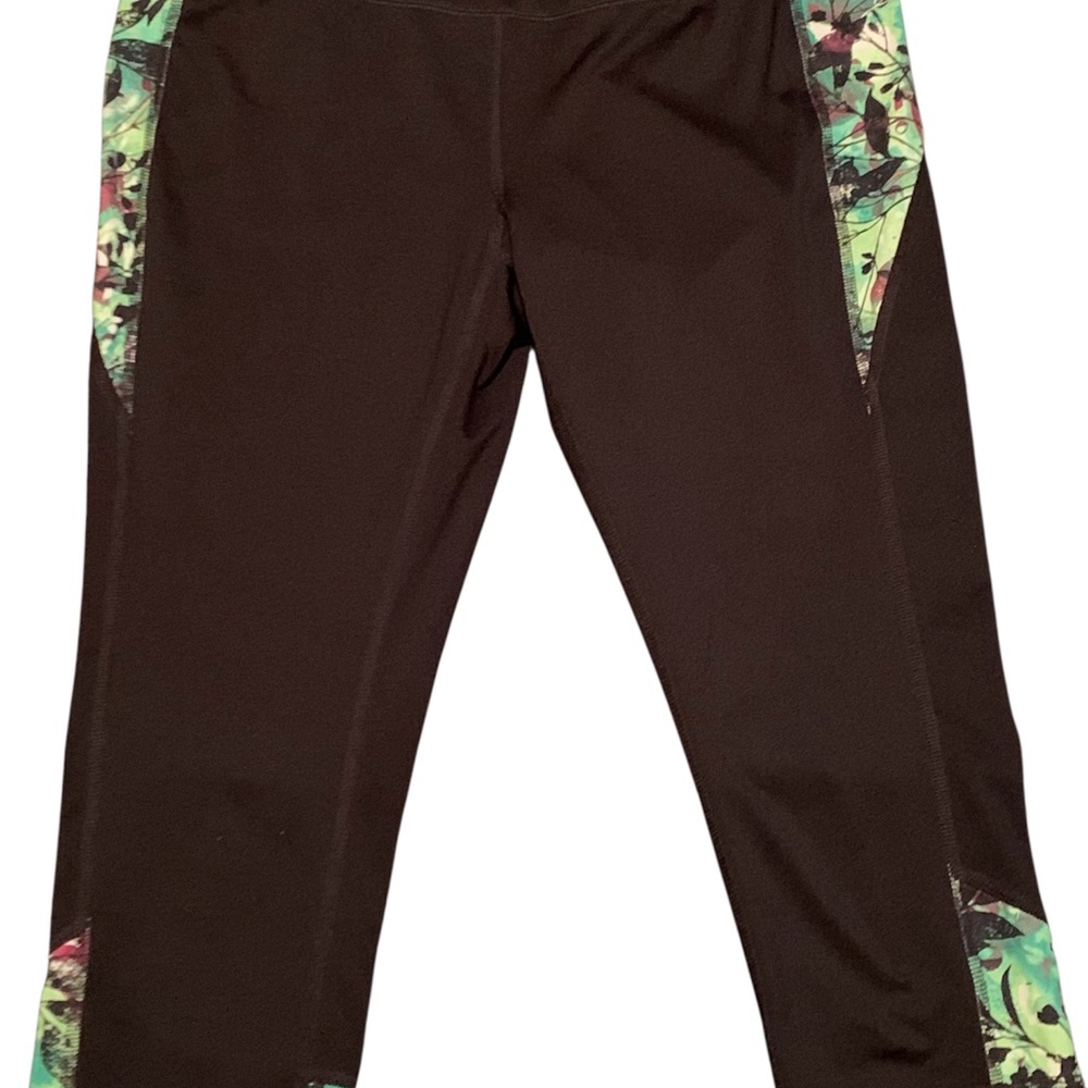 Women Black Exertek Capri Leggings Featuring Colorful Floral Side Panels Sz.L